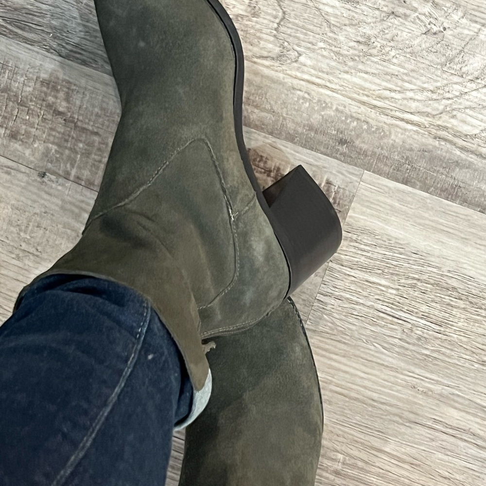 Kelsi Dagger suede boots